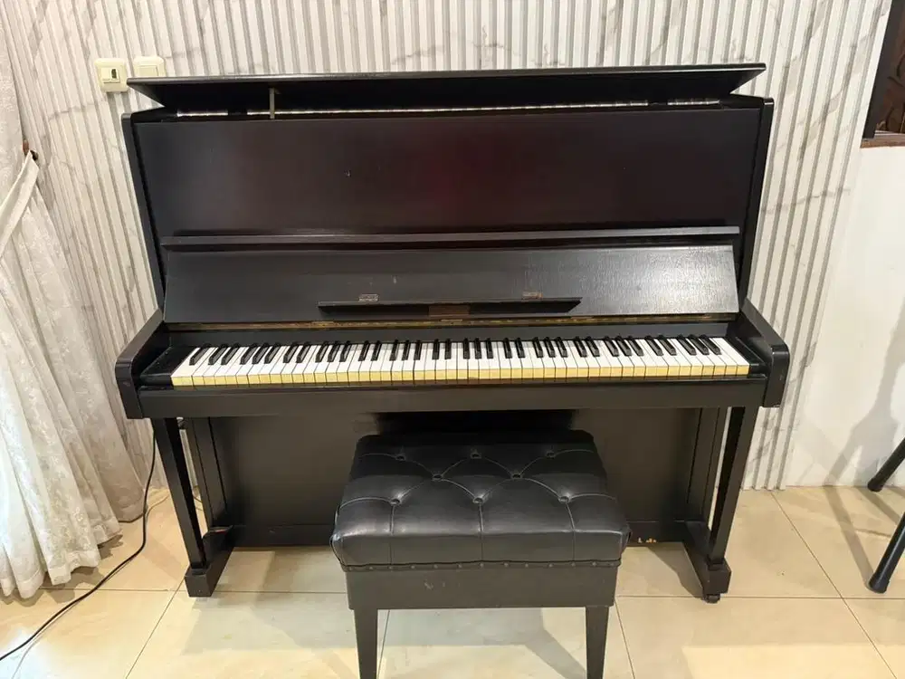 Dijual Piano Akustik Upright Petrof – Ceko Asli