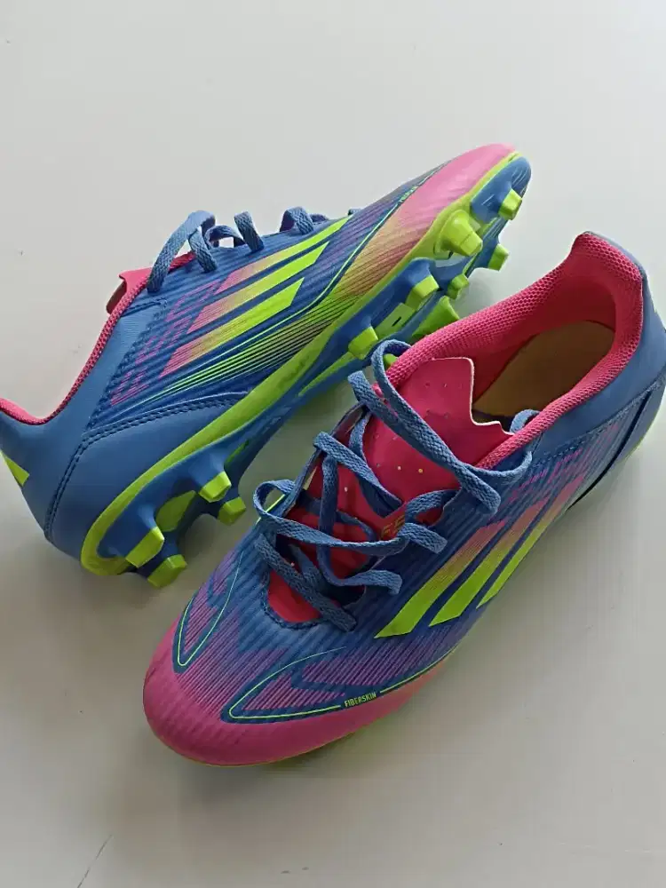 Sepatu Bola Adidas F50 Club