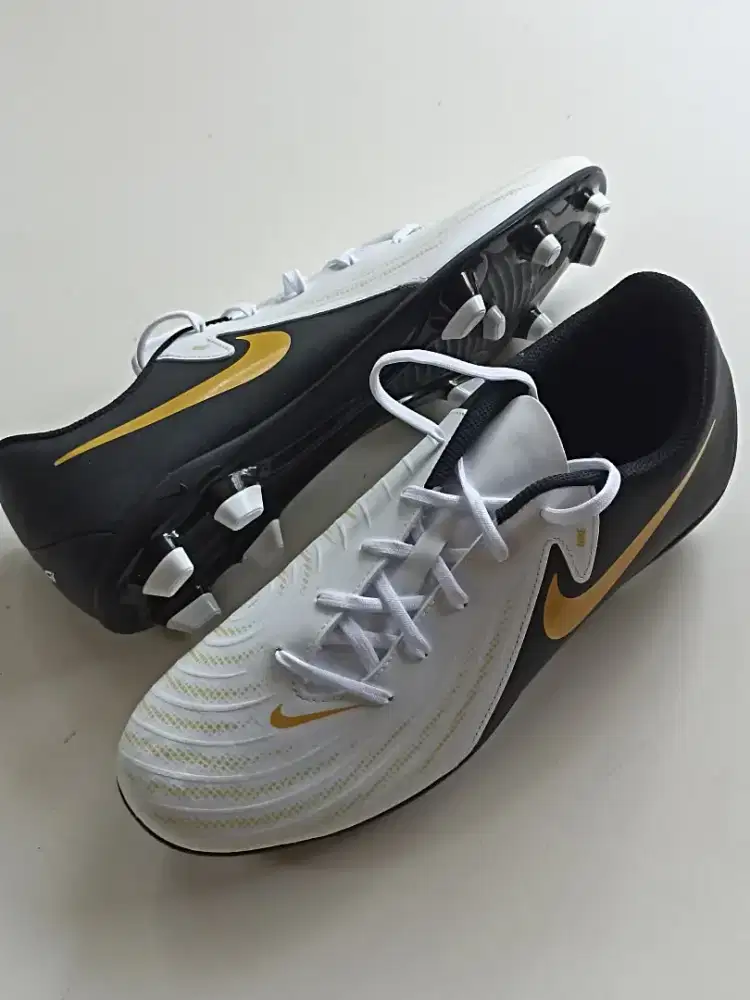 Sepatu Bola Nike Phantom GX II Club