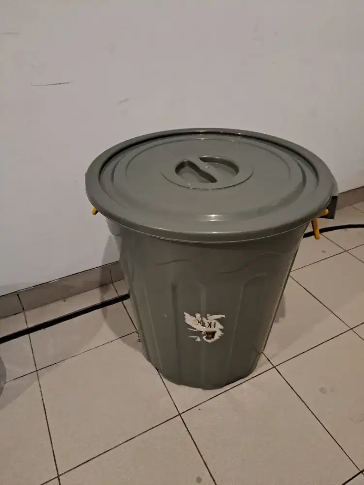 Ember 80 liter dengan tutup