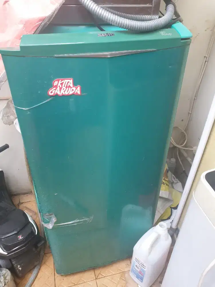 Dijual mesin cuci dan kulkas