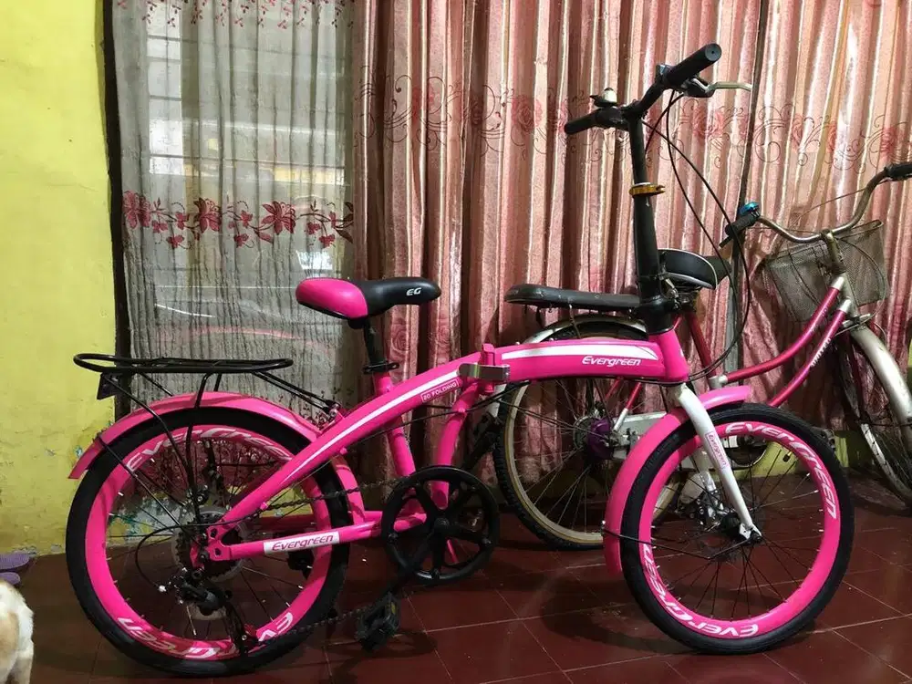 Sepeda lipat pink