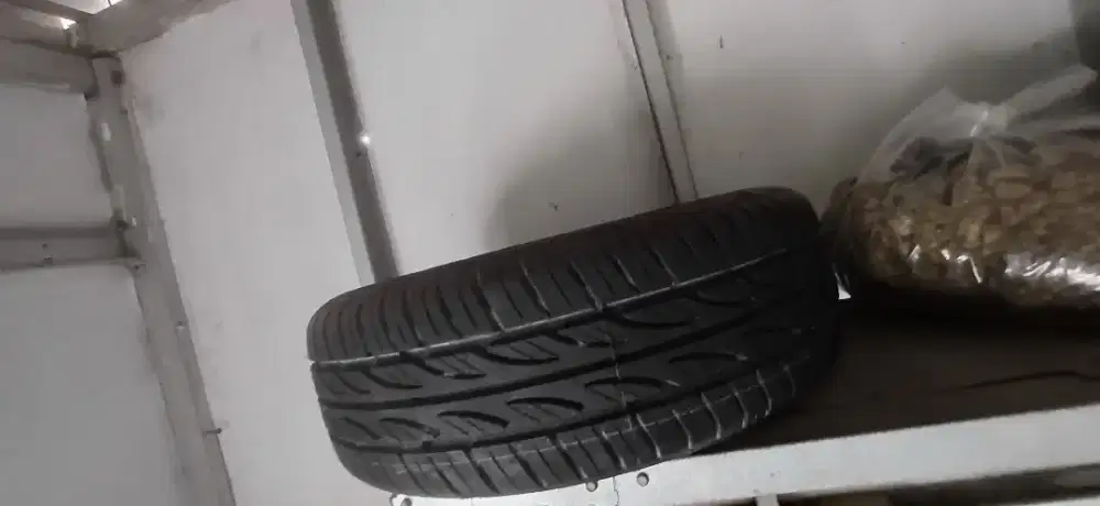 Ban TUBLES dan velg pelek ring 14/60 goodyear new