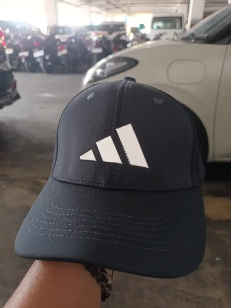 Topi adidas three strips