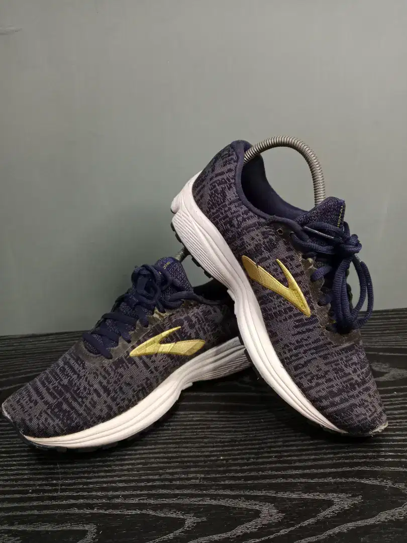 Brooks signal running size 40
