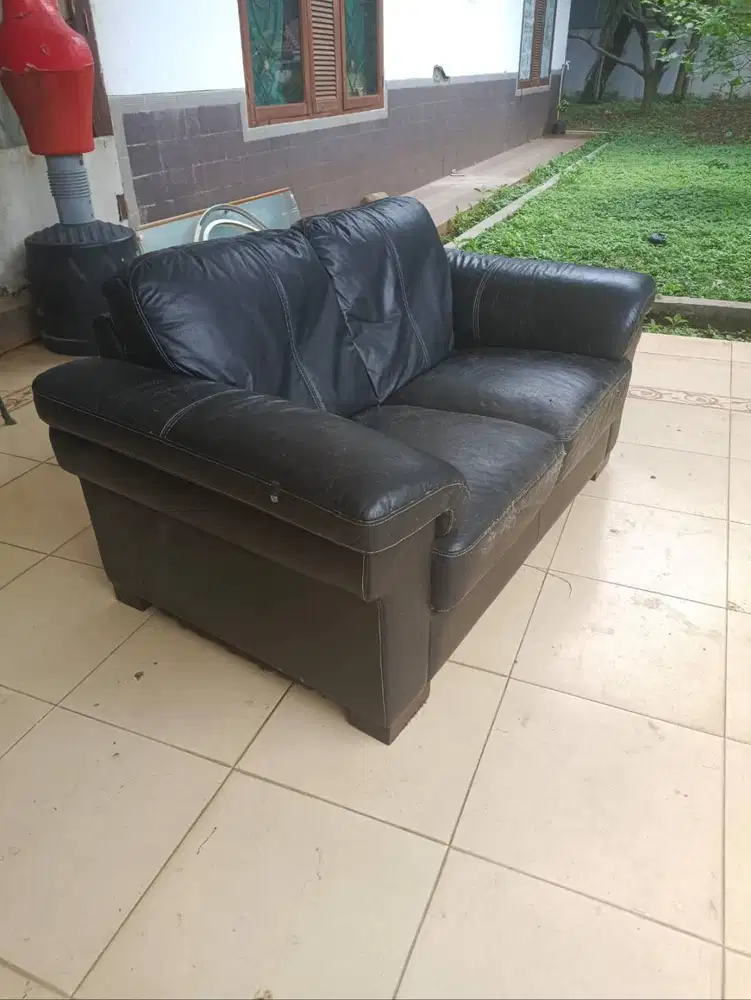Sofa Kulit 2 Tempat Duduk