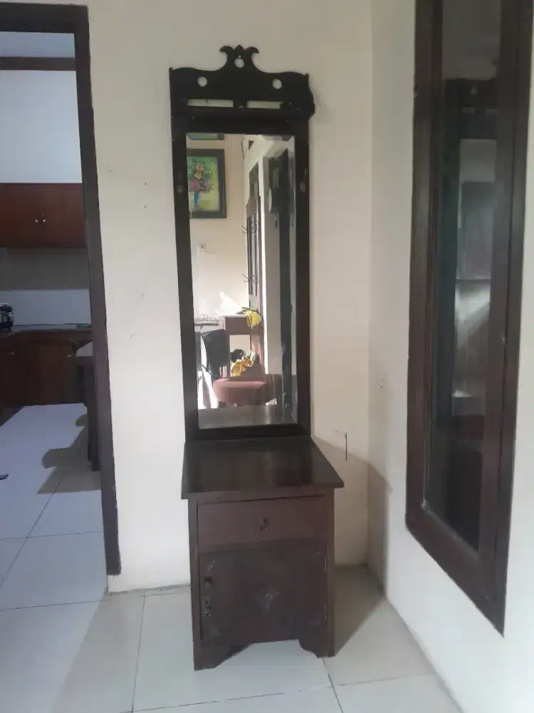 Meja dan cermin vintage jati tua
