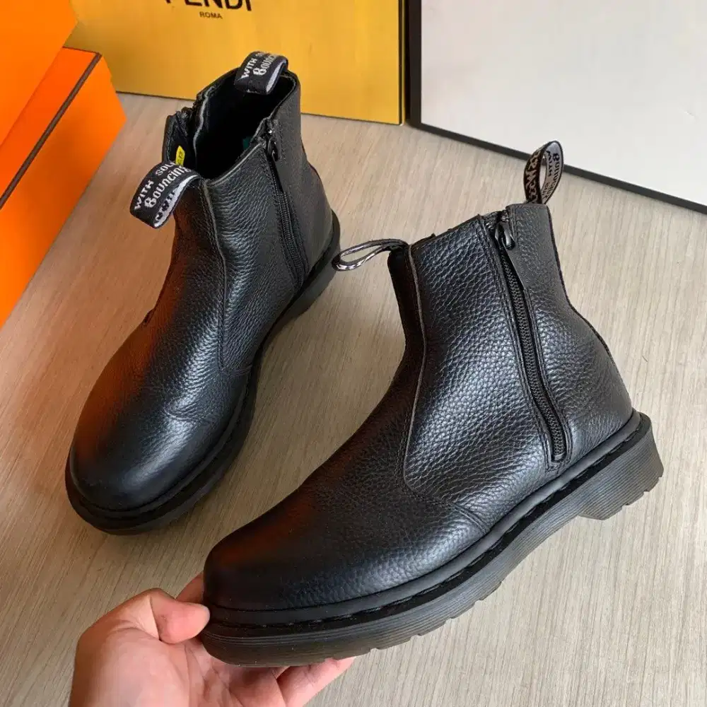Dr Martens 2976 zip chelsea leather boots pria work shoes sepatu 39