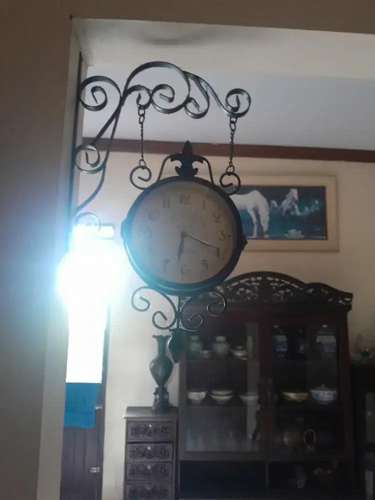 Jam gantung antik merk victoria