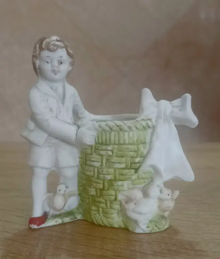 Boneka Pop Figure Boy & Basket Antik - Germany