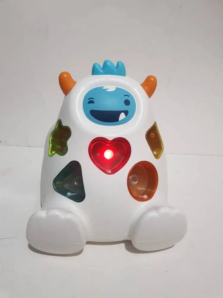 Skip Hop explore and more Sort & Spin Yeti mainan edukasi anak