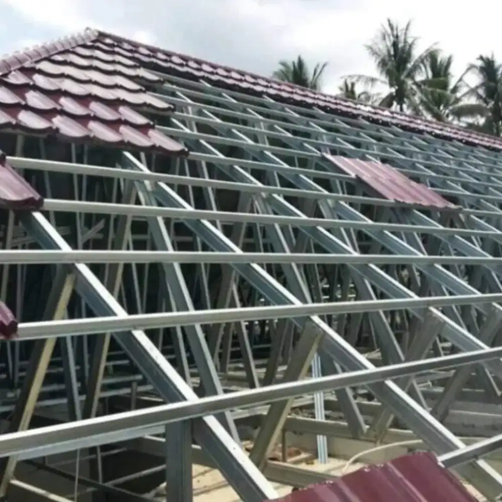 Pemasangan atap rumah