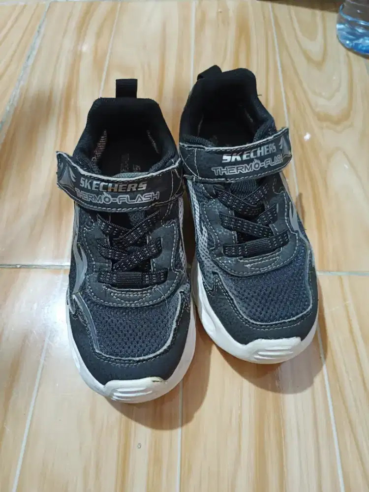 Sepatu Skechers Original Bekas / Sepatu Sekolah / Sepatu Hitam