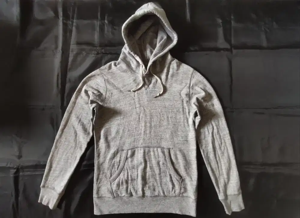 Hoodie Uniqlo Abu-Abu Misty