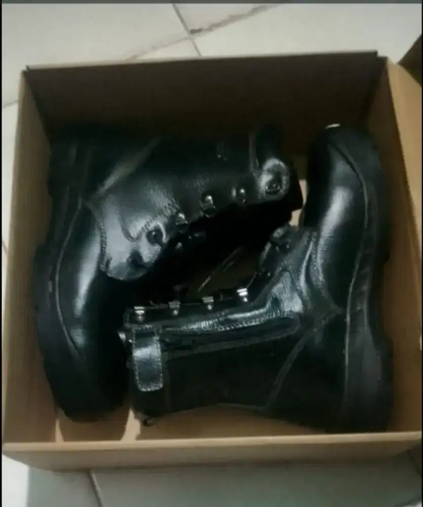 Sepatu safety king,s size 42