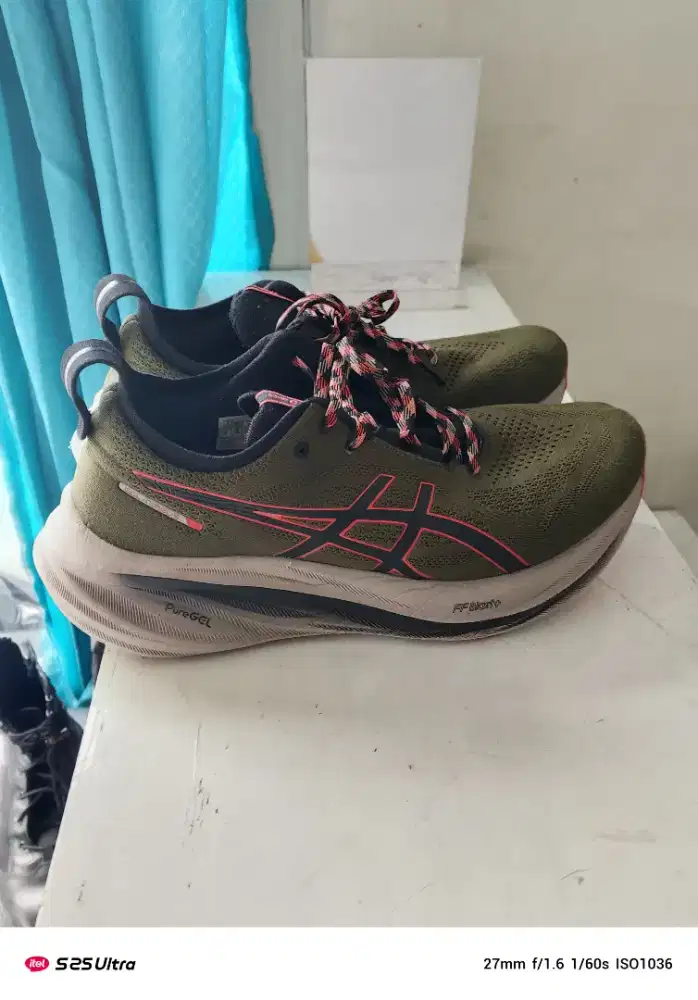 Sepatu Bekas Asics Size 42,5 Hijau Army Original Termurah / Pure Gel