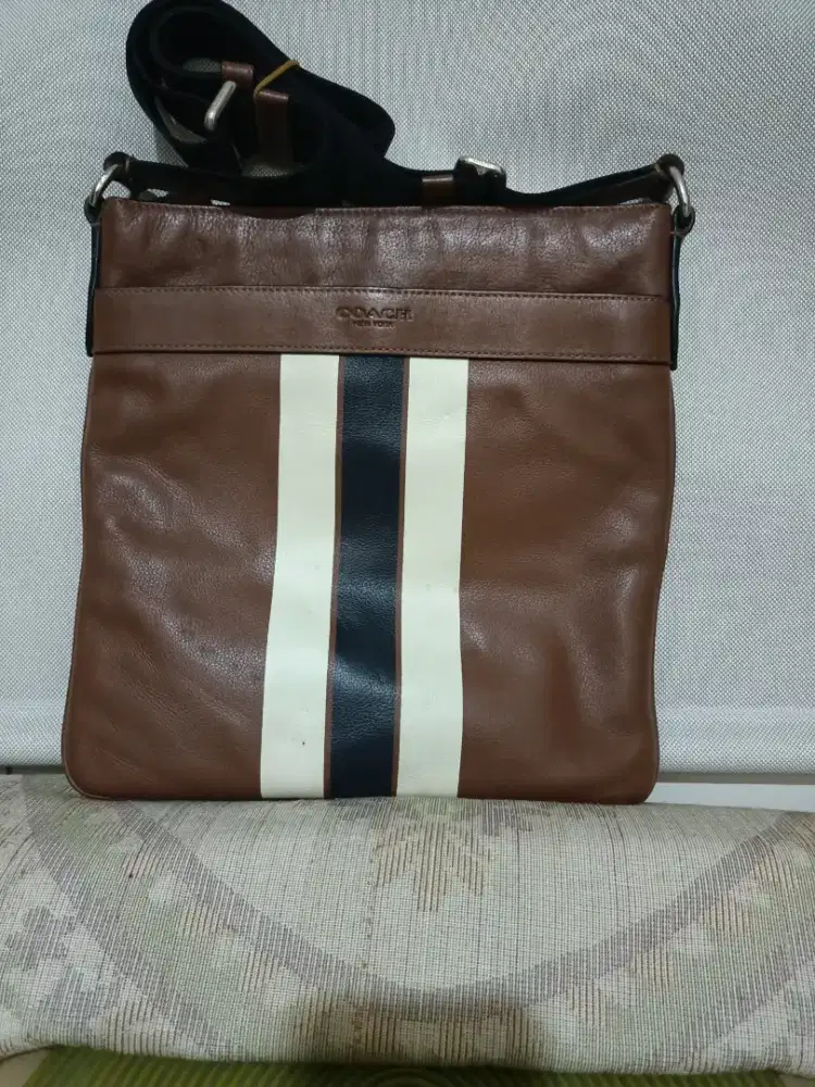 Tas Slempang Pria Coach