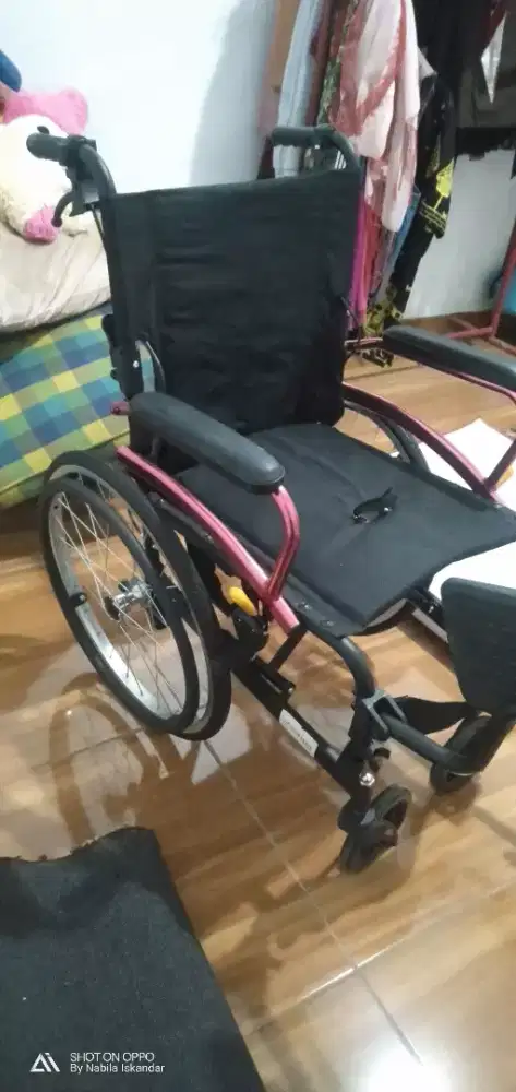 Kursi roda bekas seperti baru