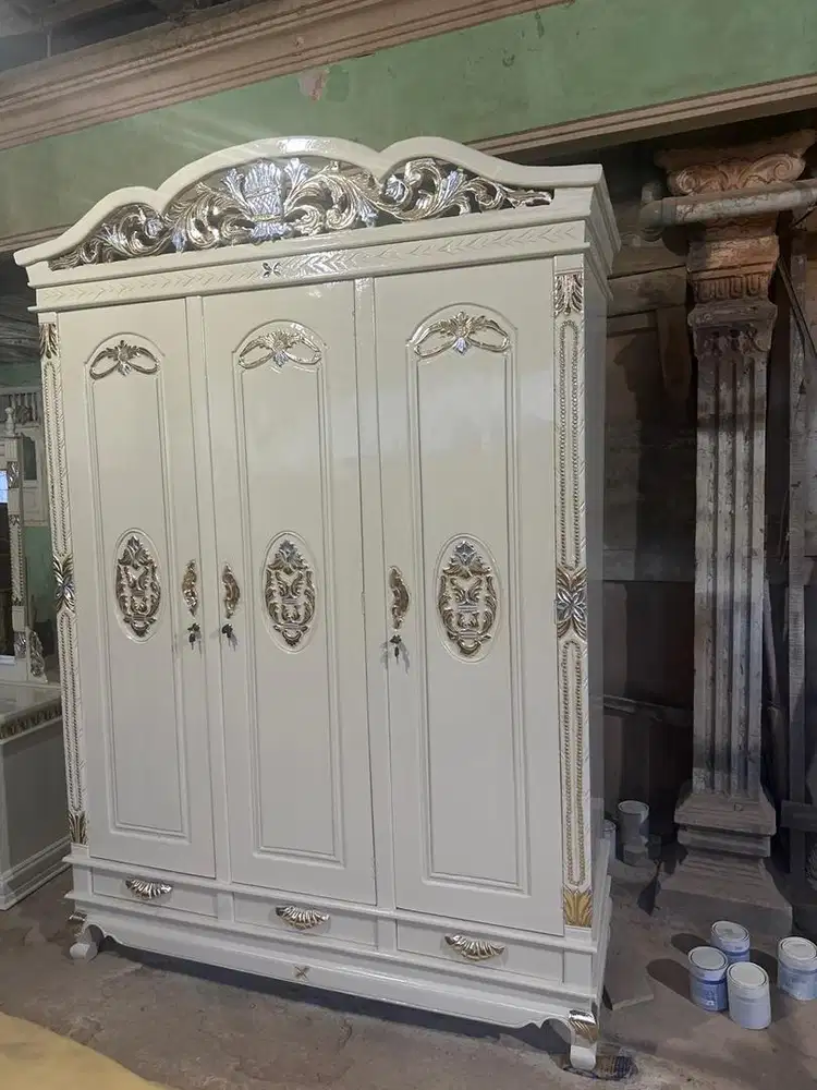 lemari rah wana ful jati