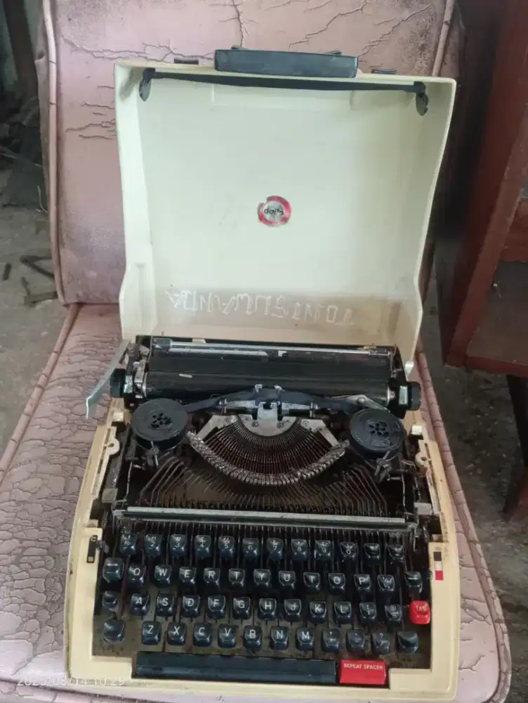 mesin ketik jadul buat hiasan rumah