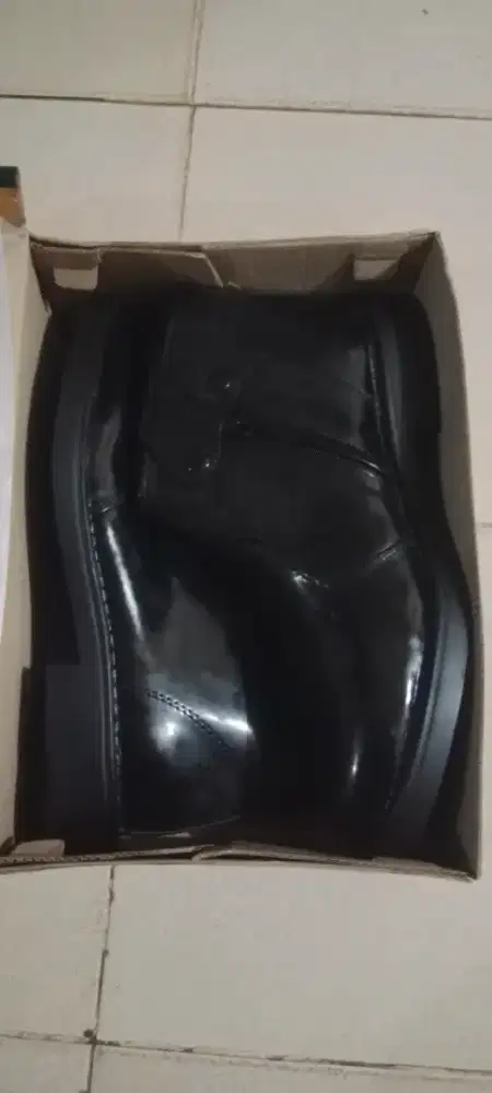 Sepatu PDH Mengkilap