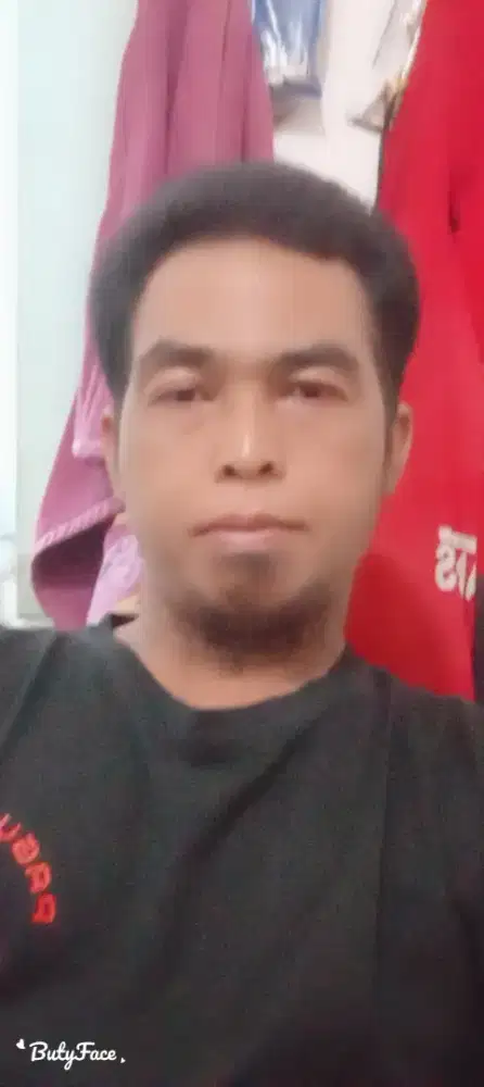 Cari pekerjaan terutama mekanik mobil truk.kalau gak ada Helper juga