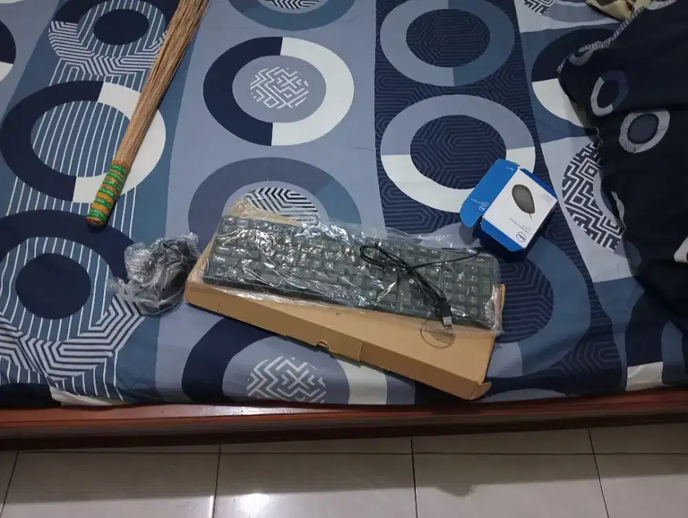 Mouse dan keyboard bekas