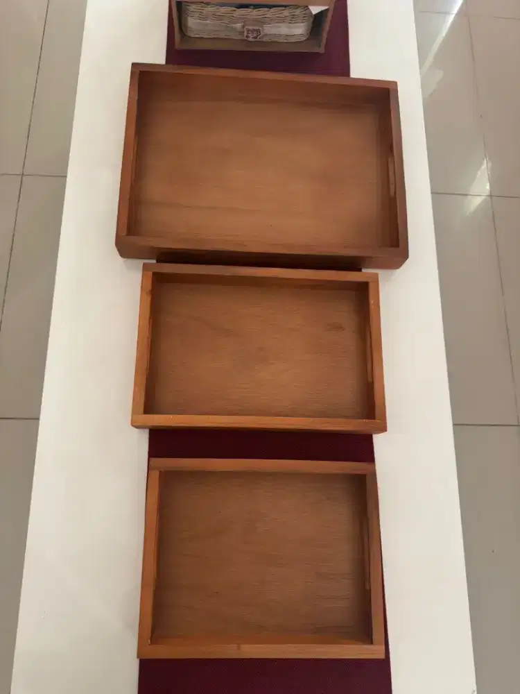 Nampan makanan dari kayu jati belanda