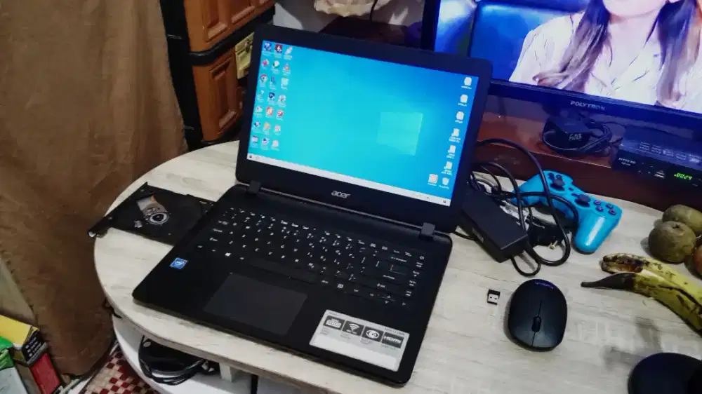 Laptop ACER Slim + RAM 8 Gb + SSD NVME 256 Gb + Win. 10 + Batre Awet