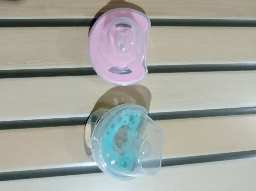 Preloved Empeng bayi Mpeng Pink dan Hijau Gepeng & Bulat baby