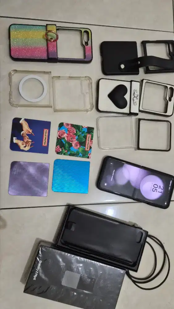 SAMSUNG GALAXY Z FLIP 5, graphite, 8/256GB + casing + flipsuitcard