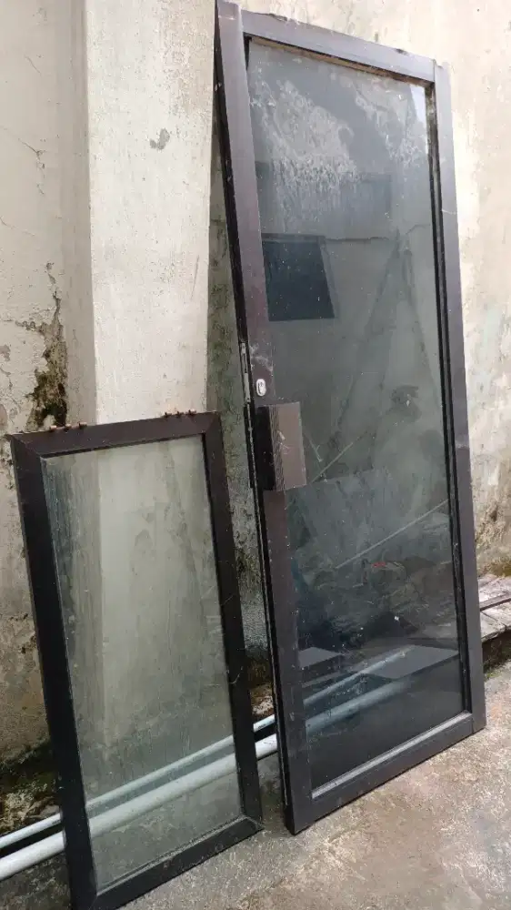 Pintu kaca aluminium + kusen