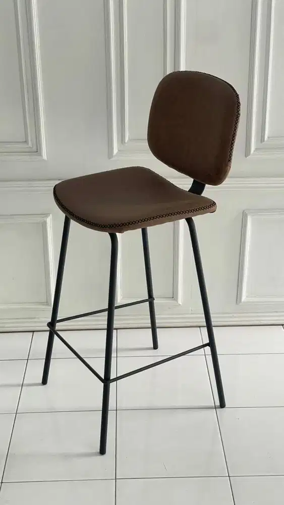 Kursi tinggi bar INFORMA cocok untuk bar / kafe / rumah