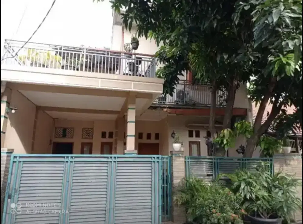 DIJUAL RUMAH SECOND 2LANTAI SIAP HUNI