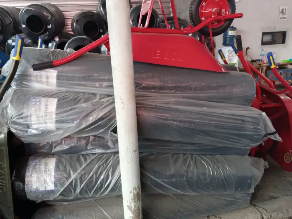 Tandon air merek Titan dan gren