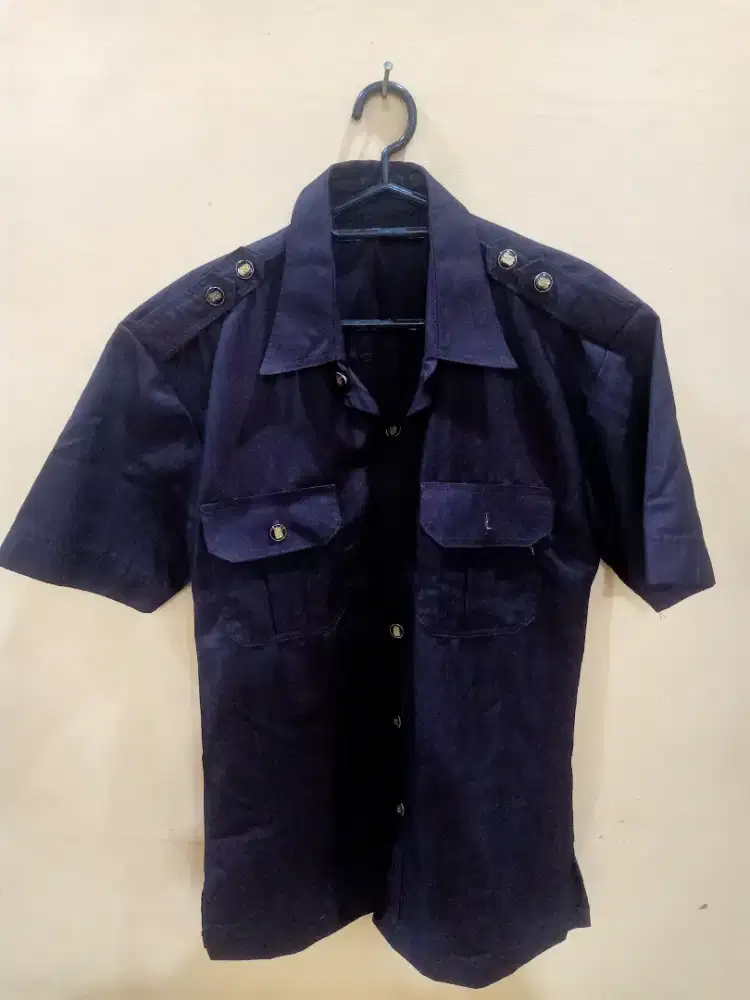 Baju safari lengan pendek