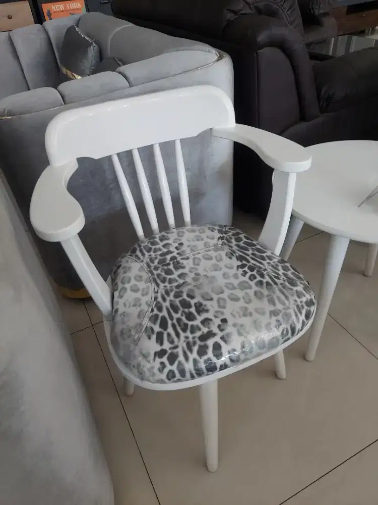 Kursi teras indoor set kayu solid putih ducco Hokky Malkot