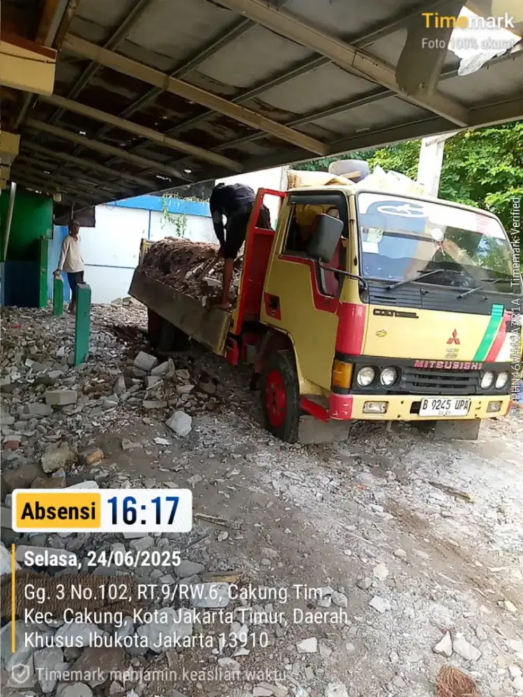 Urugan puing dan buang sampah