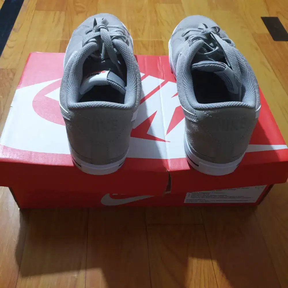 Sepatu Nike  abu abu