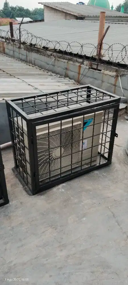 Kerangkeng AC outdoor pake pintu