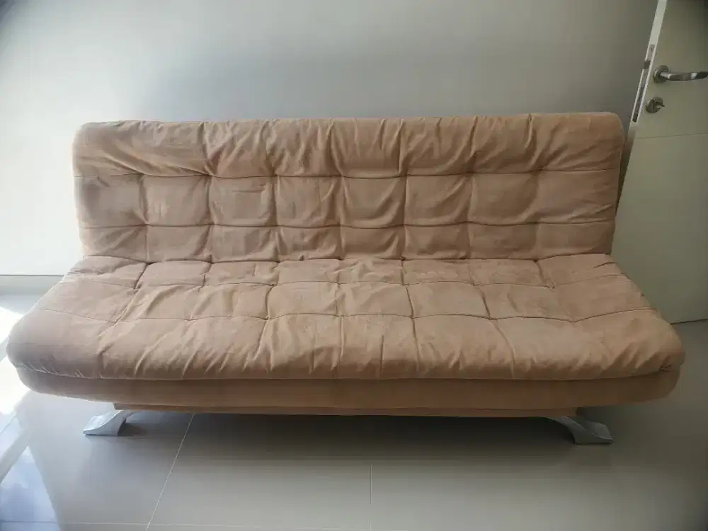 Dijual sofa bed besar INFORMA dan masi bagus kondisinya