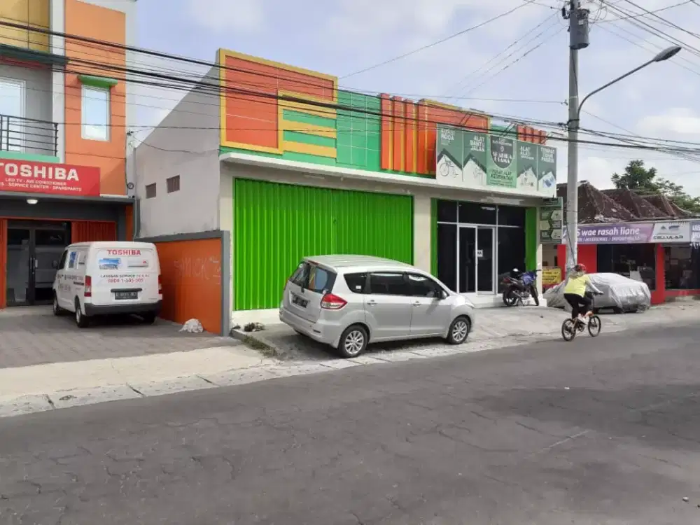 Ruko Strategis depan RSA UGM