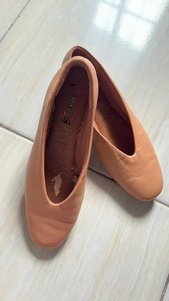 Sepatu marks & spencer