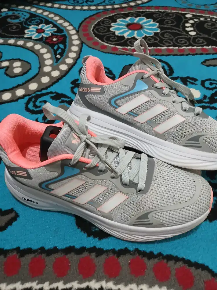 sepatu running ,BU jual murah