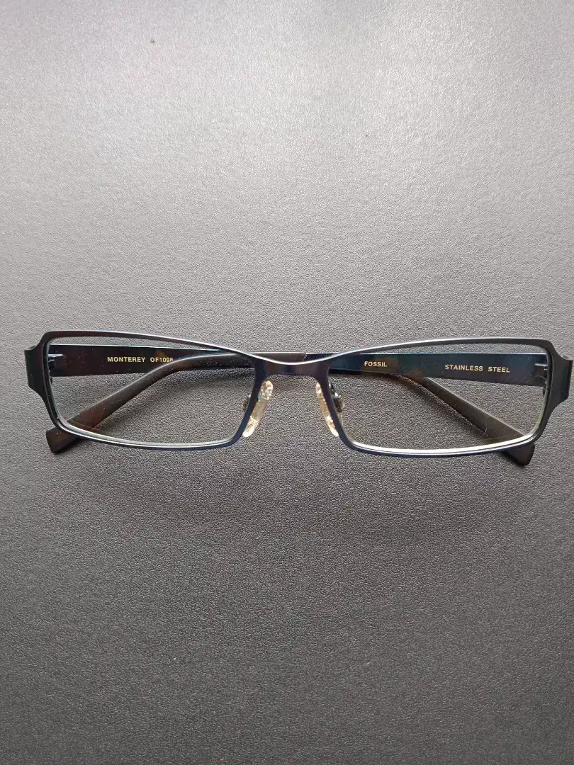 Frame kacamata fossil