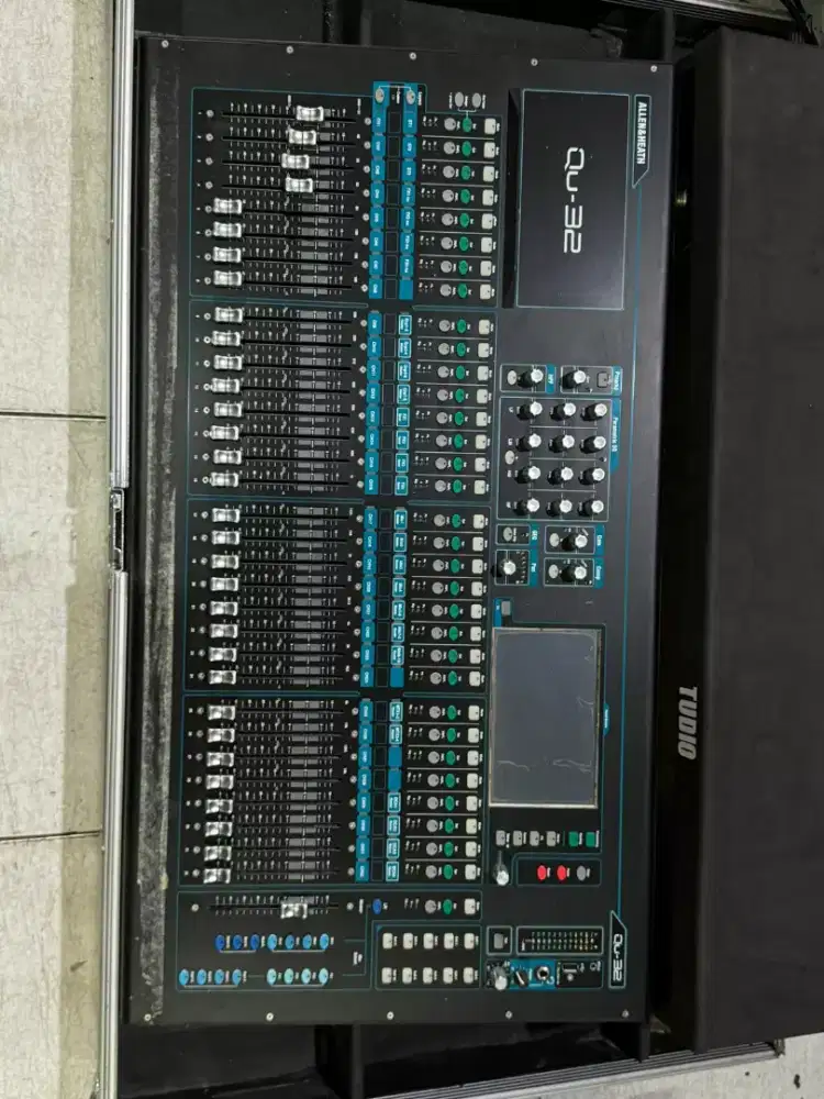 DIJUAL MIXER DIGITAL. QU 32