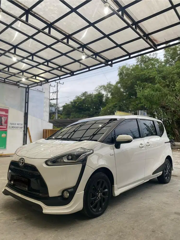 Toyota Sienta Tipe Q (tertinggi) 1.5 AT tahun 2016