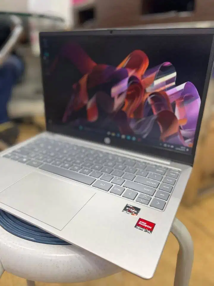 Laptop grafis HP 14  Ryzen 3 7320U 8GB 512GB SSD 14″ w11 Office