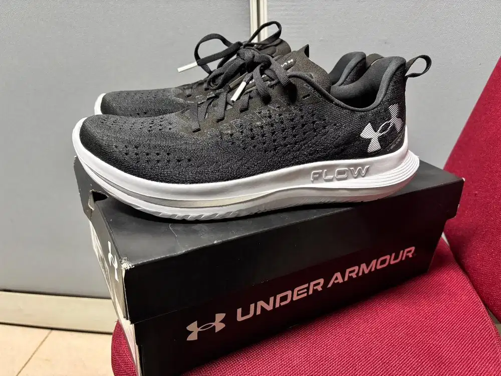 Sepatu Under Armour UA Velociti 4 size 44/28cm