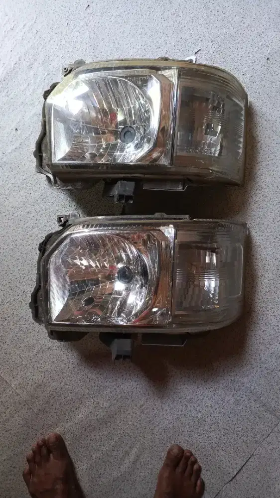 Lampu depan hiace